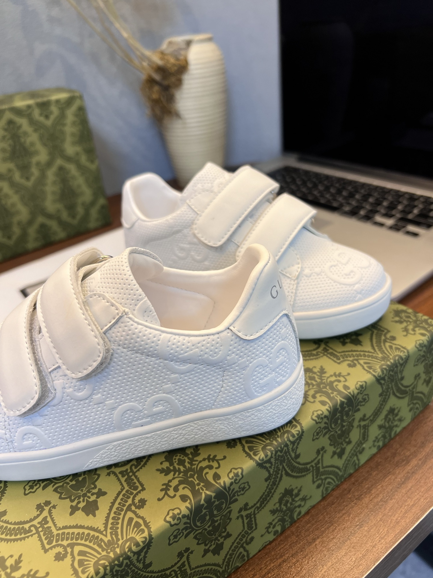 Children's shoes child